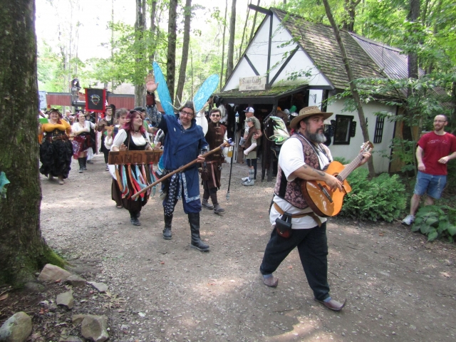 parade210709.jpg