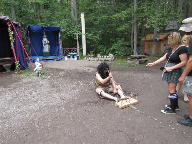 cast211004.jpg