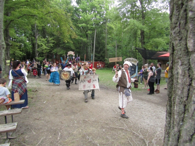 parade211004.jpg