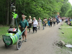 parade211003.jpg