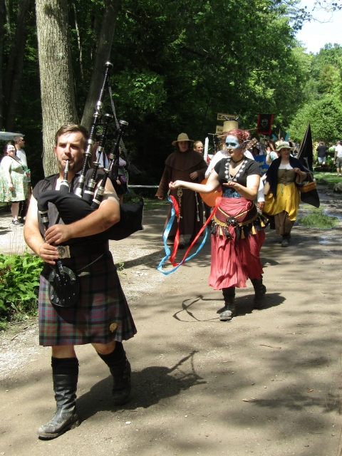 parade211101.jpg