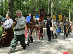 parade190703.jpg