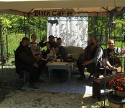 cast190801.jpg