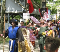 parade190804.jpg