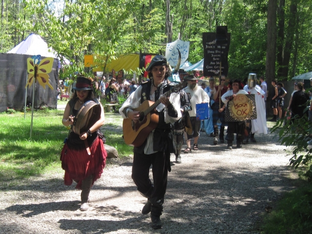 parade180902.jpg