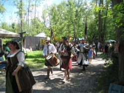 parade180901.jpg