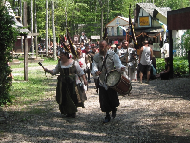 parade181101.jpg