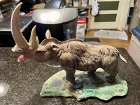yuenrhino01.jpg