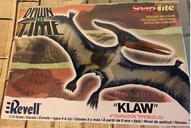Revell 2007 flying reptile dinosaur model box