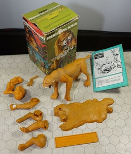 Aurora sabertooth tiger model